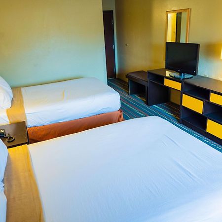 Super 8 By Wyndham Belen Nm Hotel Ngoại thất bức ảnh