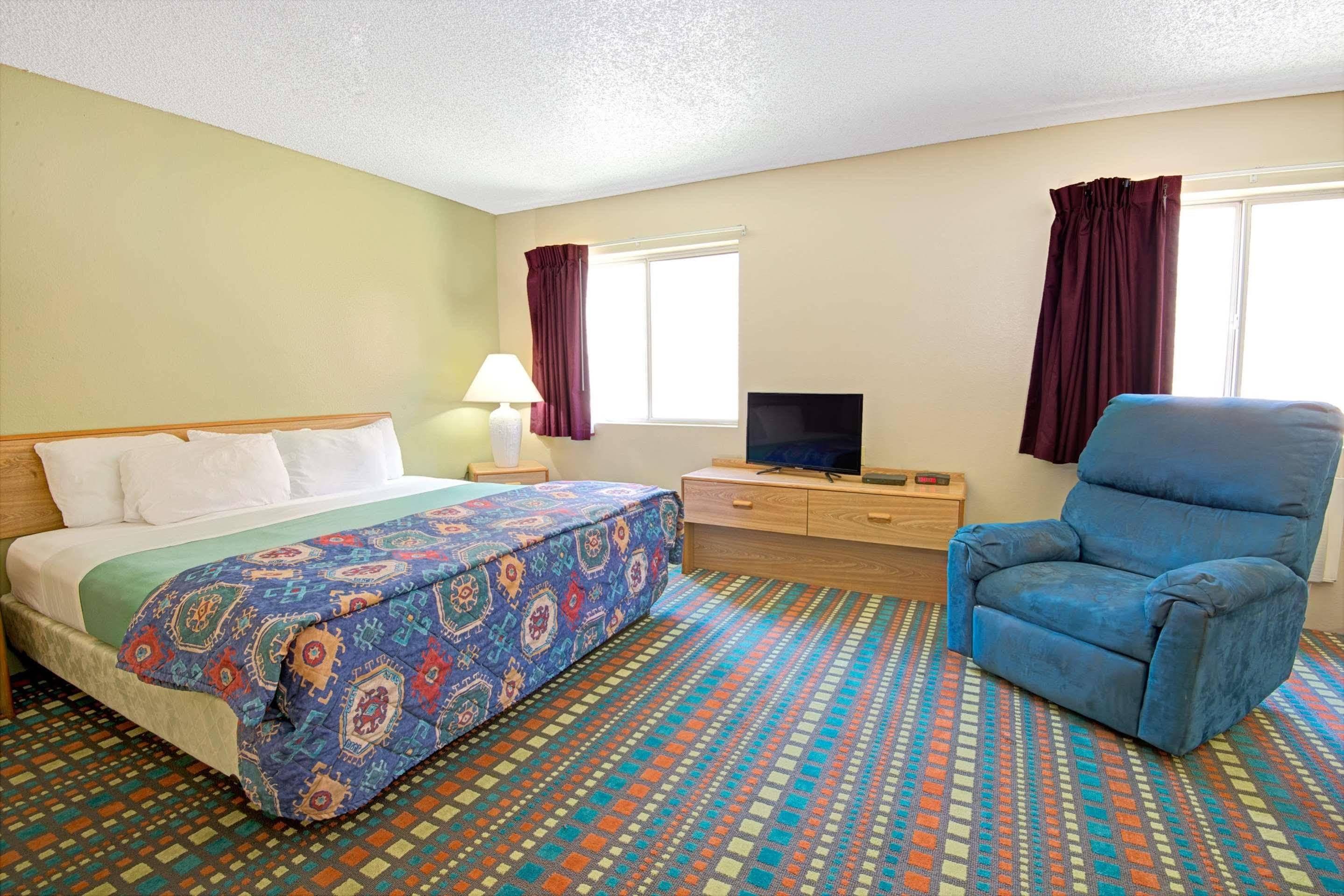 Super 8 By Wyndham Belen Nm Hotel Ngoại thất bức ảnh