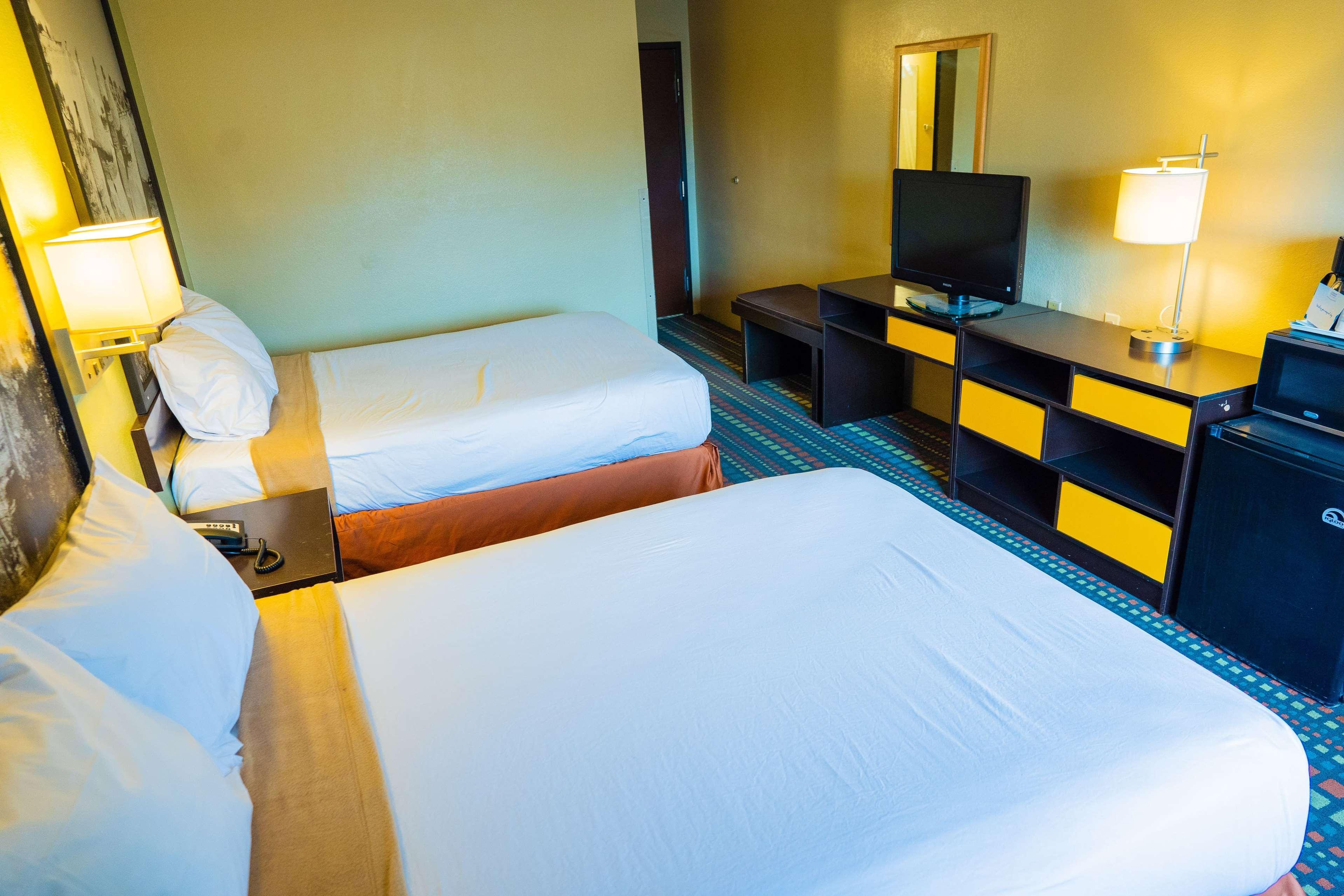 Super 8 By Wyndham Belen Nm Hotel Ngoại thất bức ảnh